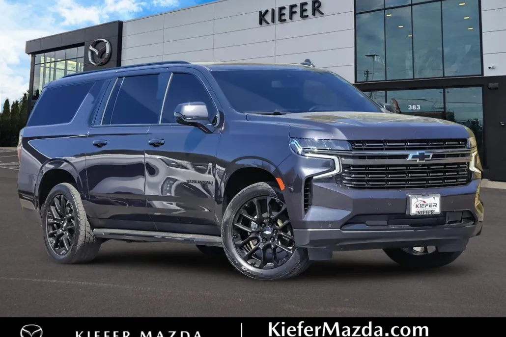 2022 Chevrolet Suburban RST photo 1