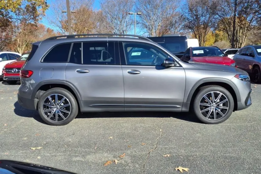 2024 Mercedes Benz EQB 300 4MATIC photo 1