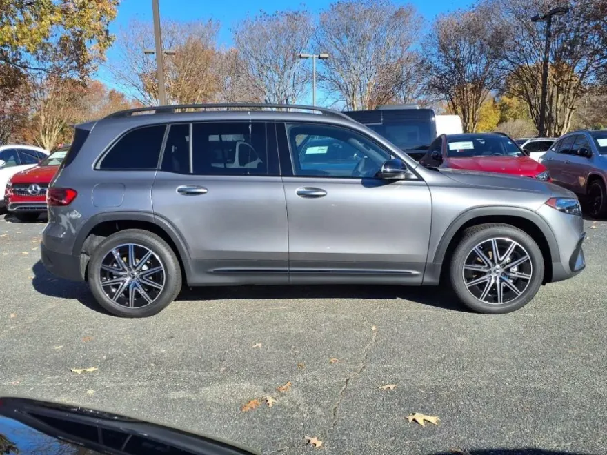 2024 Mercedes Benz EQB 300 4MATIC photo 1