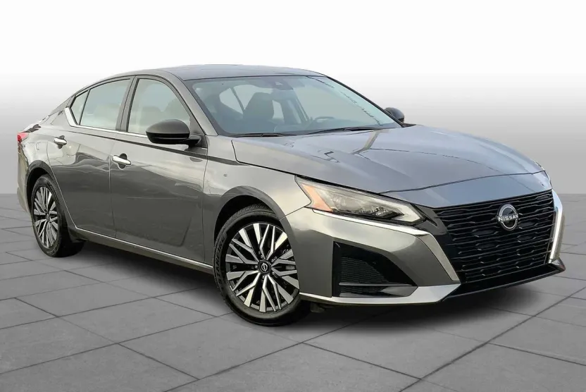 2024 Nissan Altima 2.5 SV photo 1