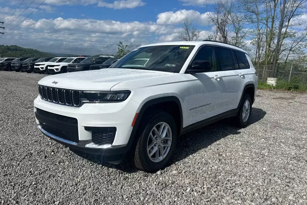 2025 Jeep Grand Cherokee Laredo photo 1