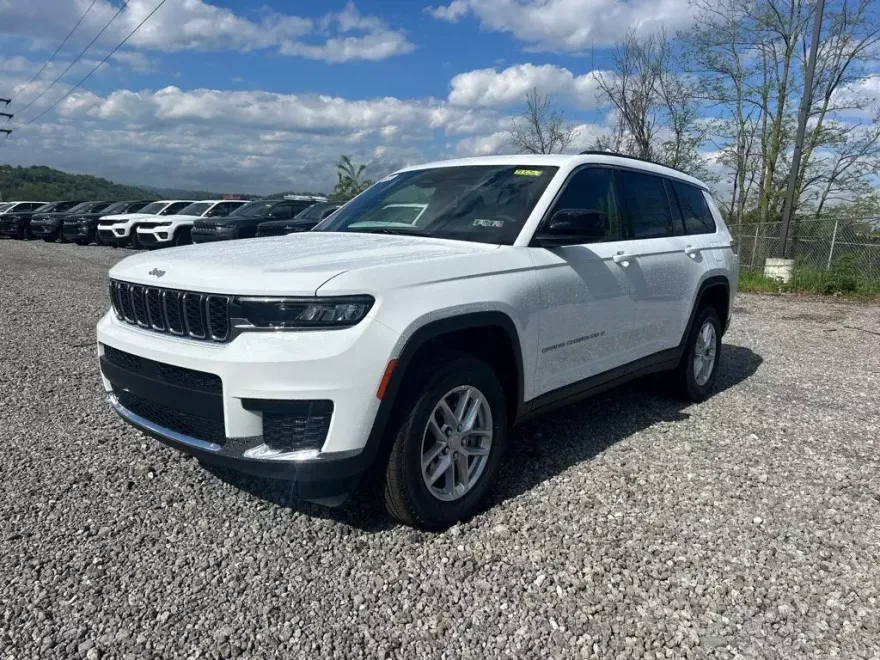 2025 Jeep Grand Cherokee Laredo photo 1