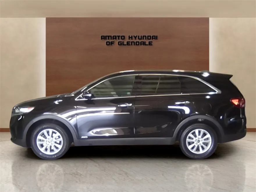2019 Kia Sorento LX photo 1