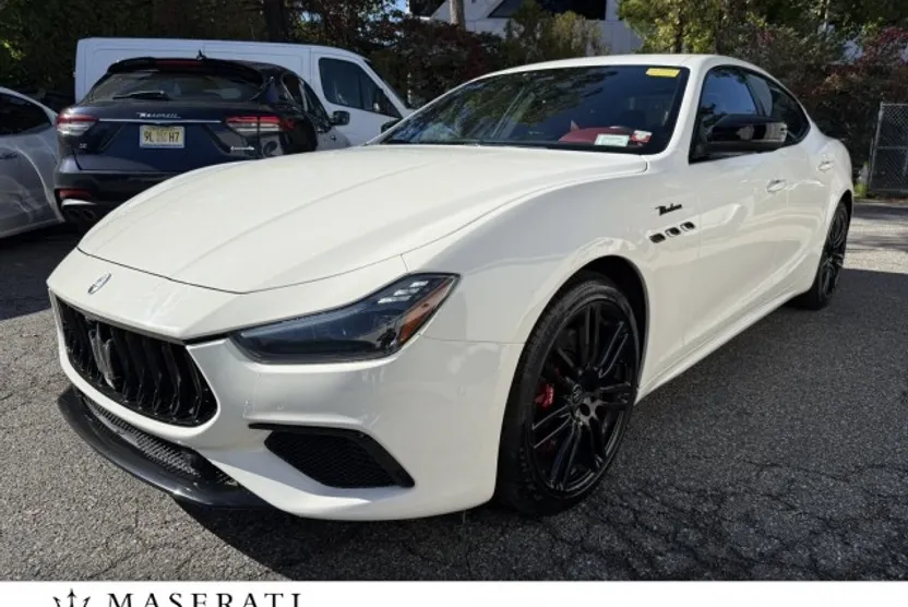 2022 Maserati Ghibli Modena Q4 photo 1
