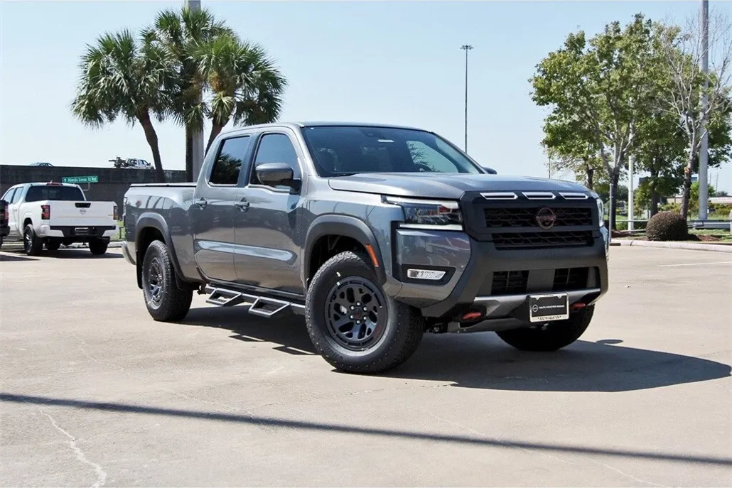 2026 Nissan Frontier SV photo 1