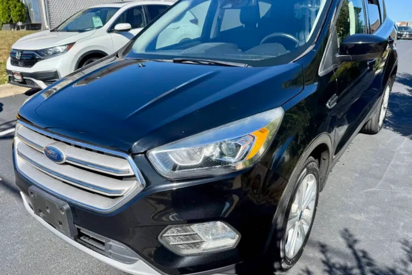 2018 Ford Escape SEL photo 1
