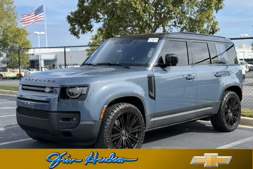 2020 Land Rover Defender 110 SE photo 1