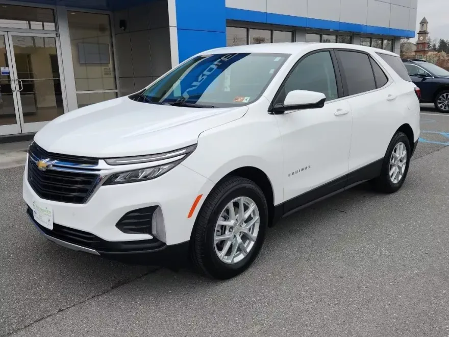 2024 Chevrolet Equinox LT photo 1