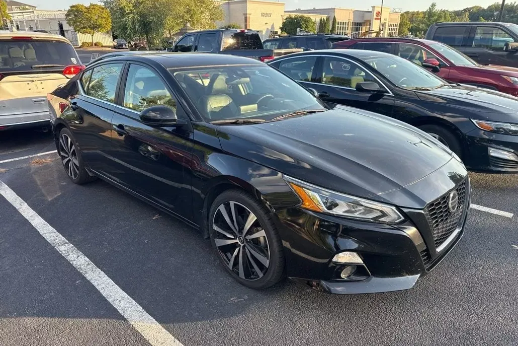 2022 Nissan Altima 2.5 SR photo 1