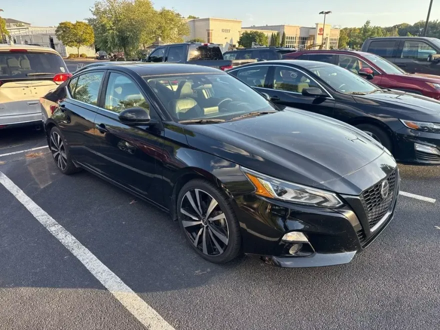 2022 Nissan Altima 2.5 SR photo 1