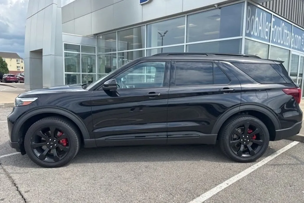 2020 Ford Explorer ST photo 1