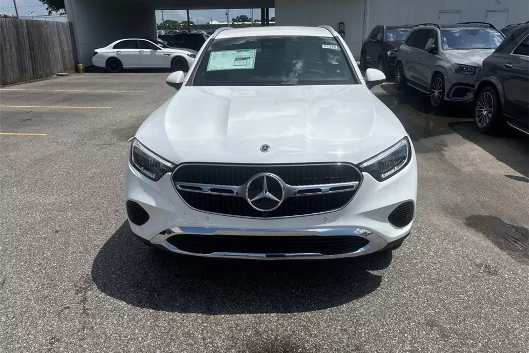 2025 Mercedes Benz GLC 300 4MATIC photo 1