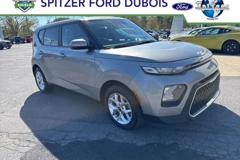 2022 Kia Soul LX photo 1