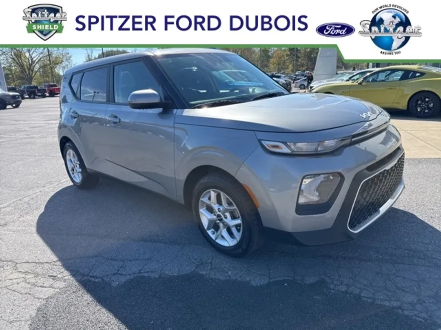 2022 Kia Soul LX photo 1