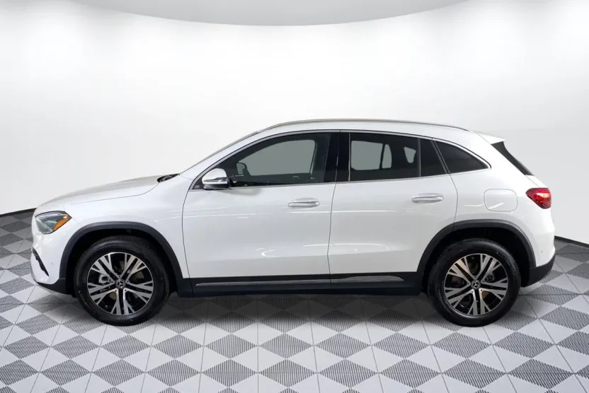2026 Mercedes Benz GLA 250 4MATIC photo 1