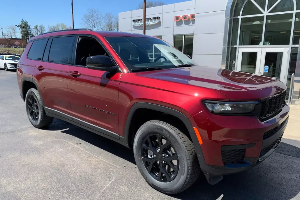 2025 Jeep Grand Cherokee Altitude photo 1