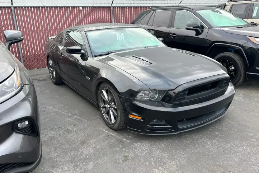2013 Ford Mustang GT Premium photo 1