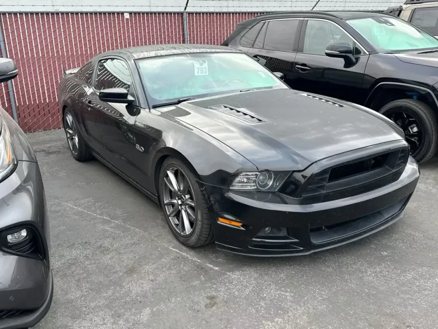 2013 Ford Mustang GT Premium photo 1