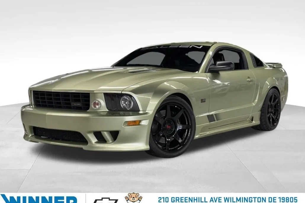 2005 Ford Mustang GT Deluxe photo 1