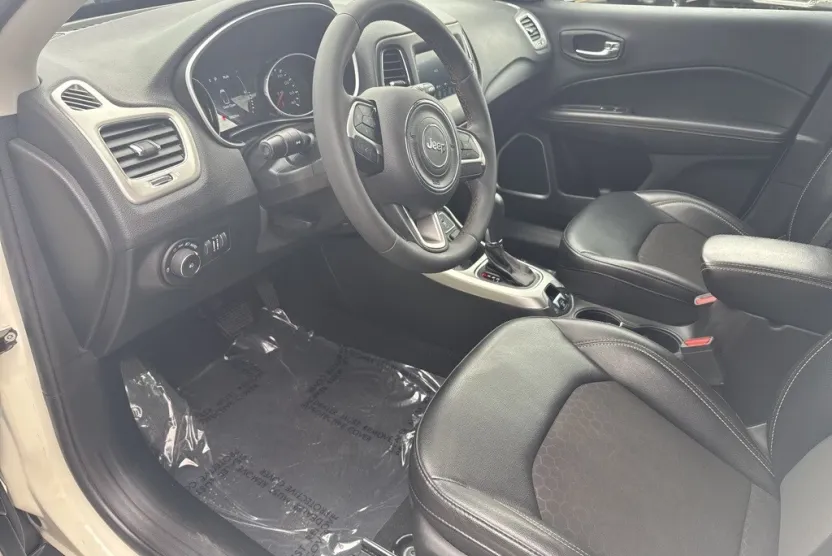 2021 Jeep Compass Latitude photo 1
