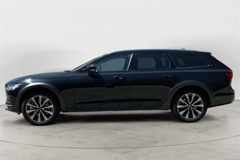 2024 Volvo V90 Cross Country B6 photo 1