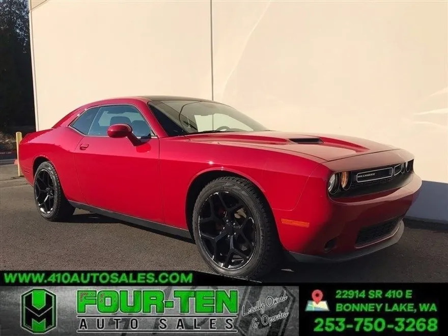 2015 Dodge Challenger SXT photo 1