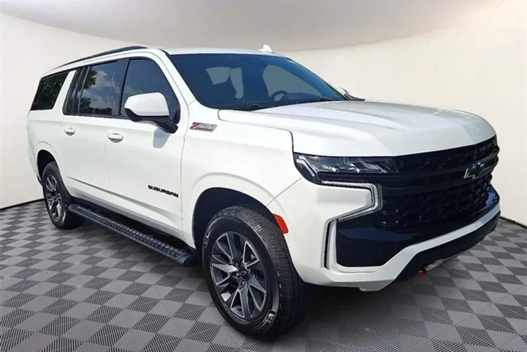 2023 Chevrolet Suburban Z71 photo 1