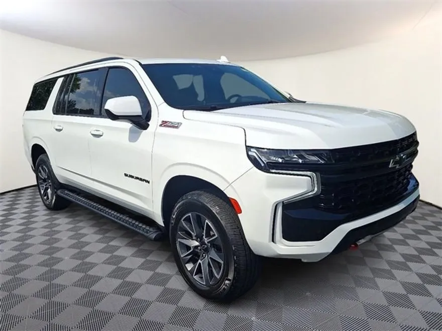 2023 Chevrolet Suburban Z71 photo 1