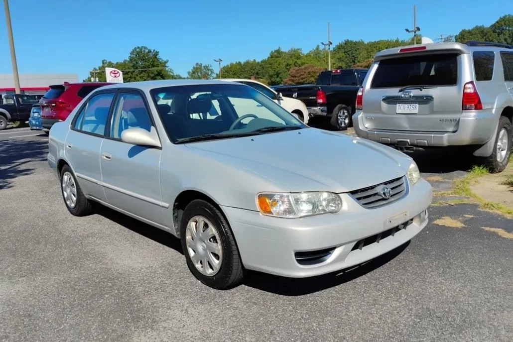 2001 Toyota Corolla S photo 1
