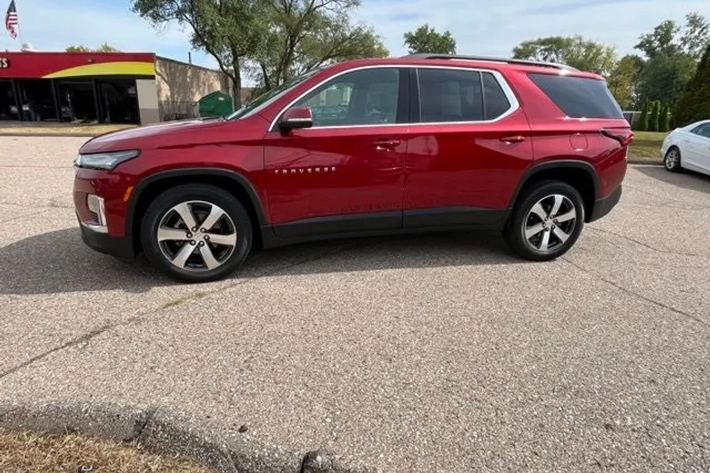 2022 Chevrolet Traverse Leather photo 1