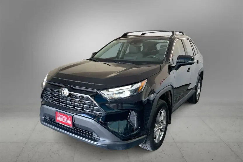 2023 Toyota RAV4 XLE photo 1