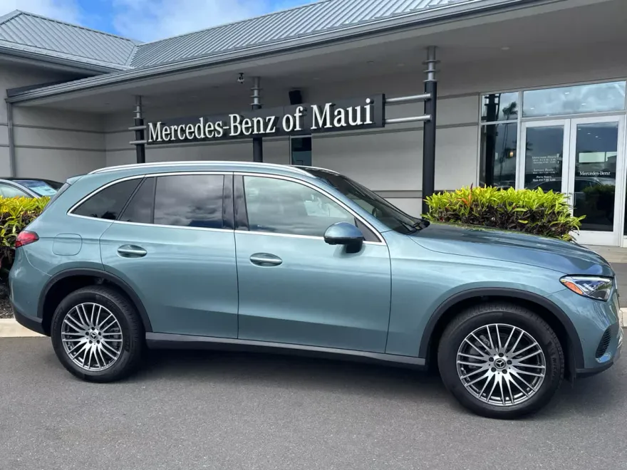 2025 Mercedes Benz GLC 300 photo 1