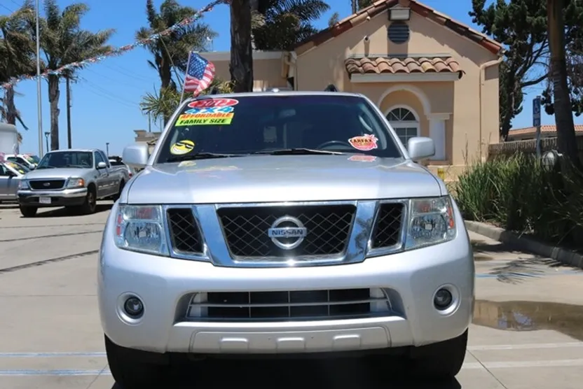2012 Nissan Pathfinder Silver Edition photo 1