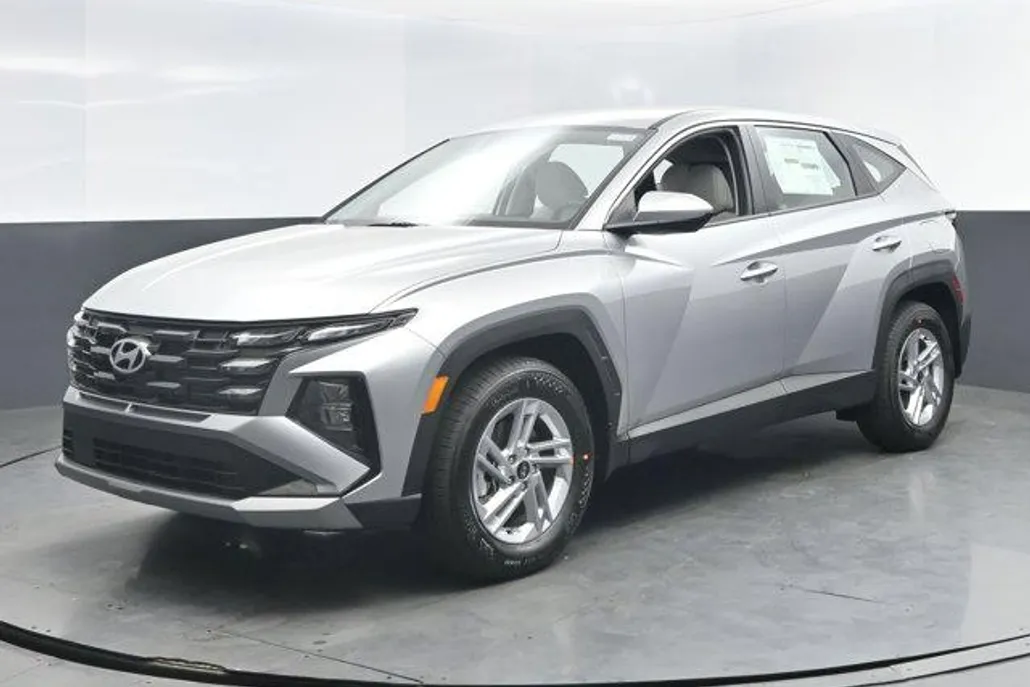 2025 Hyundai Tucson SE photo 1