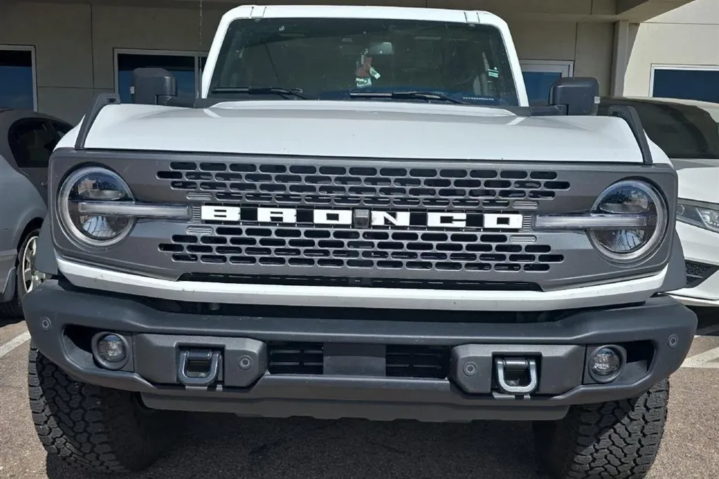 2025 Ford Bronco Badlands photo 1