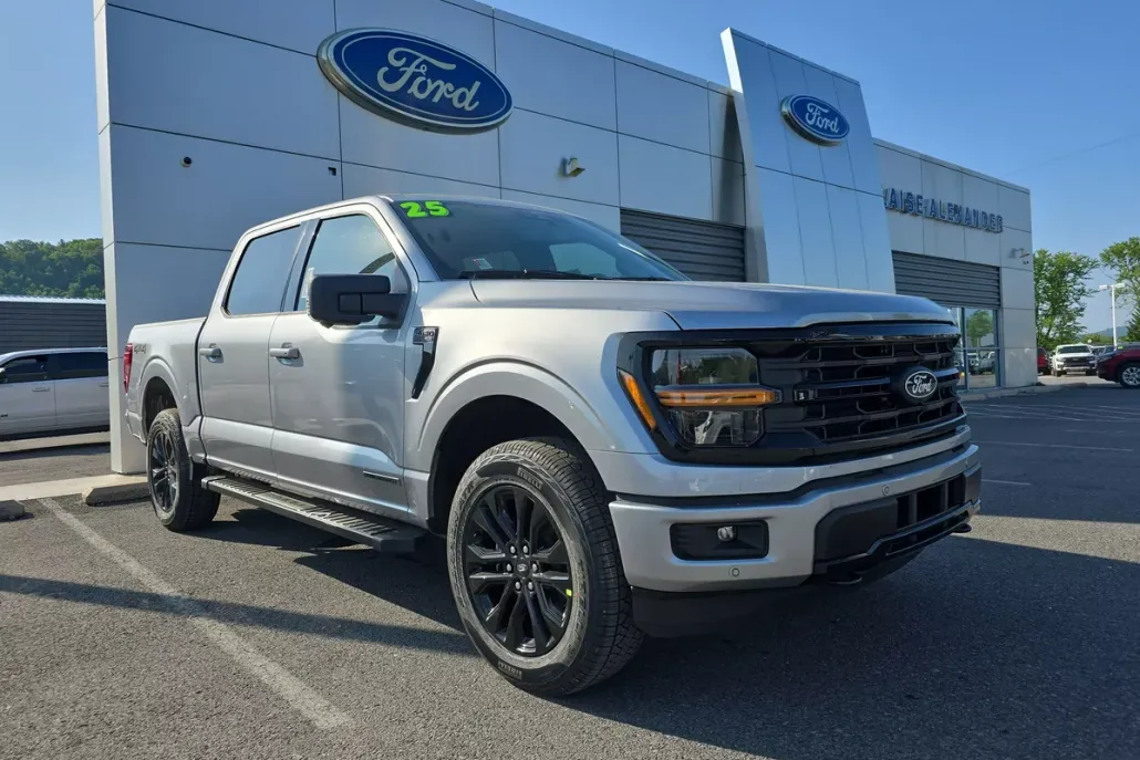 2025 Ford F-150 XLT photo 1