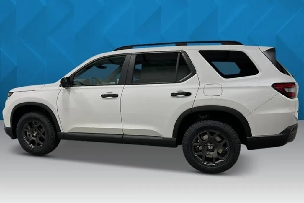 2025 Honda Pilot TrailSport photo 1