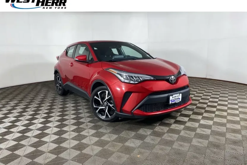 2021 Toyota C-HR XLE photo 1