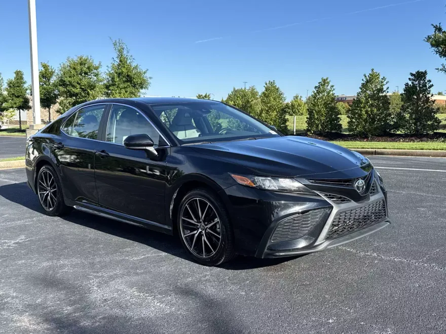 2021 Toyota Camry SE photo 1