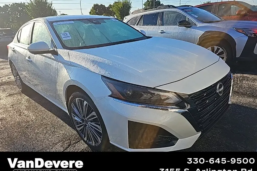 2023 Nissan Altima 2.5 SL photo 1