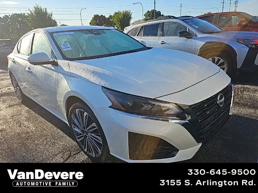 2023 Nissan Altima 2.5 SL photo 1