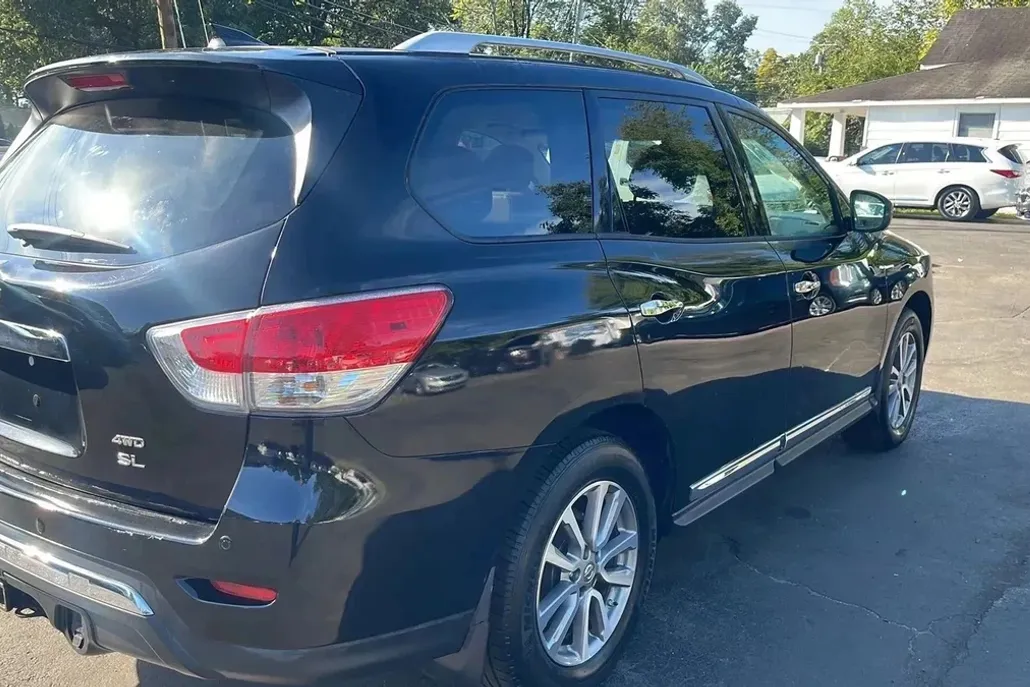 2015 Nissan Pathfinder SL photo 1
