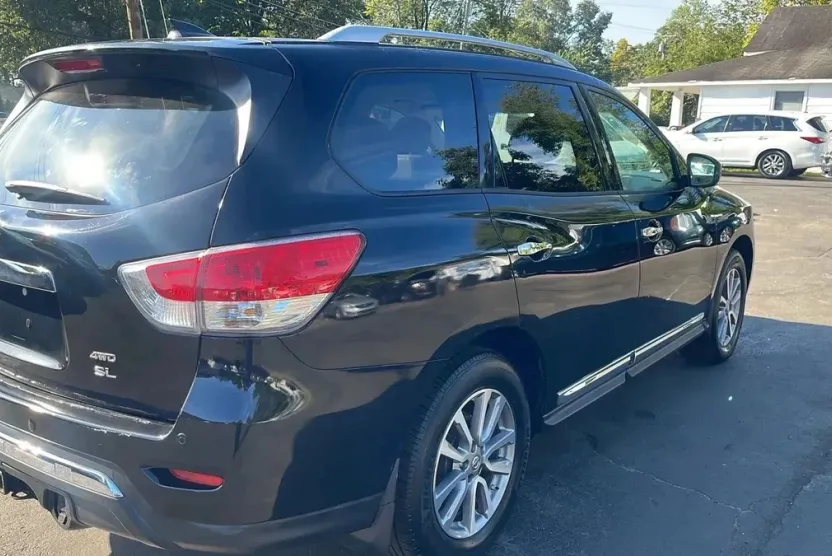 2015 Nissan Pathfinder SL photo 1