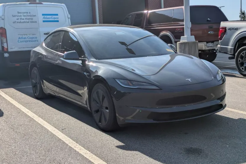 2024 Tesla Model 3 photo 1
