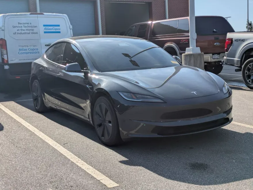 2024 Tesla Model 3 photo 1