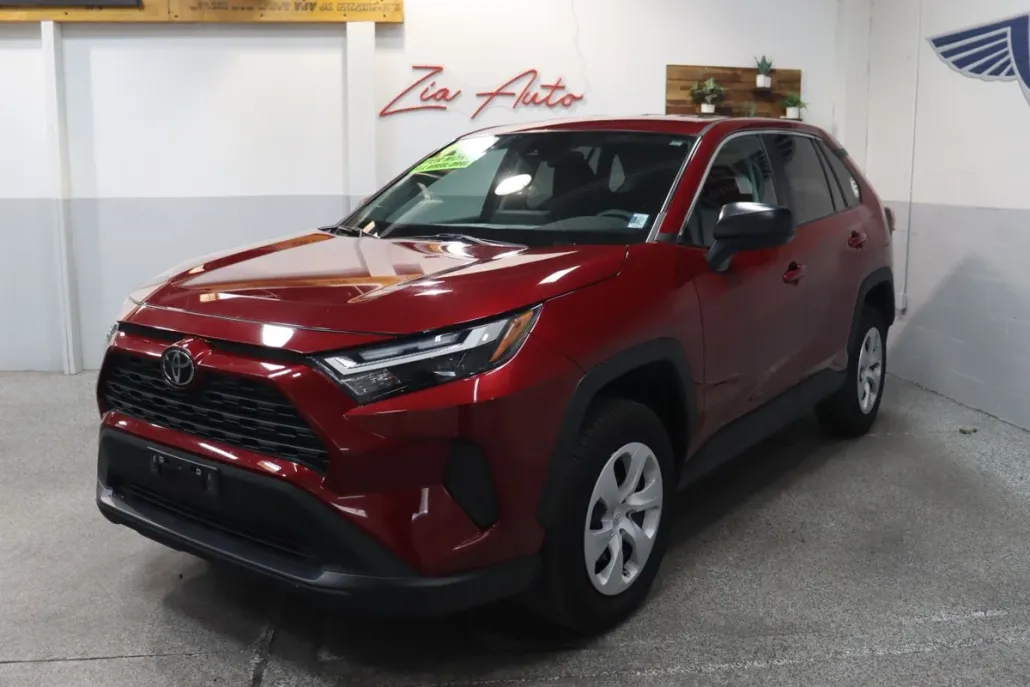 2024 Toyota RAV4 LE photo 1