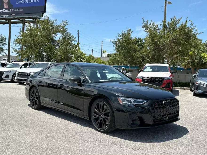 2025 Audi S8 4.0T photo 1
