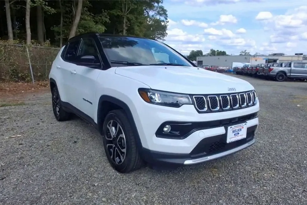 2023 Jeep Compass Limited photo 1