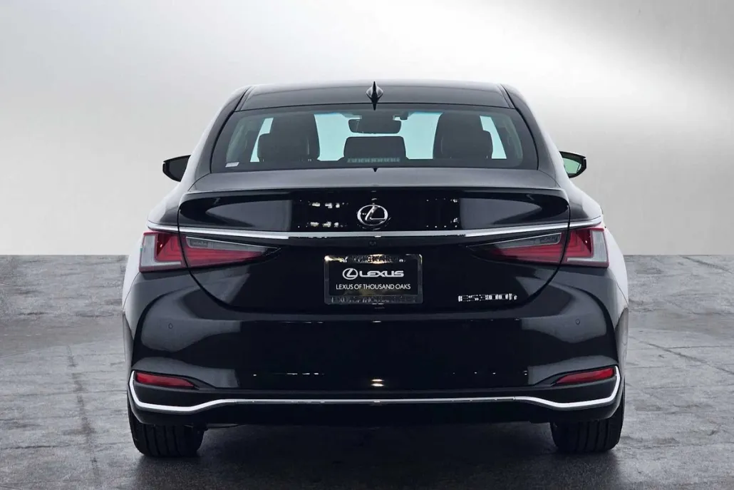 2025 Lexus ES 300h photo 1