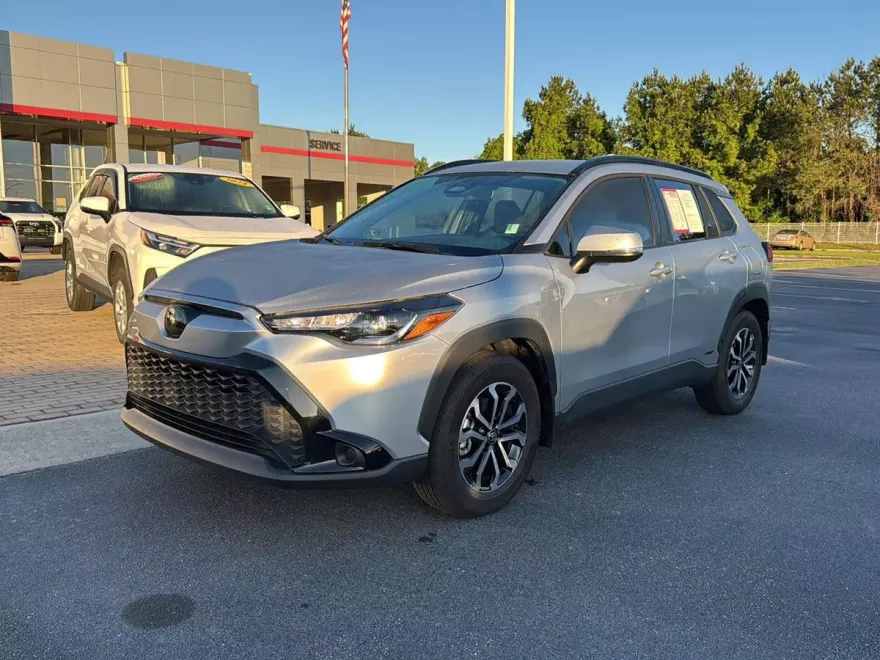 2024 Toyota Corolla Cross Hybrid SE photo 1